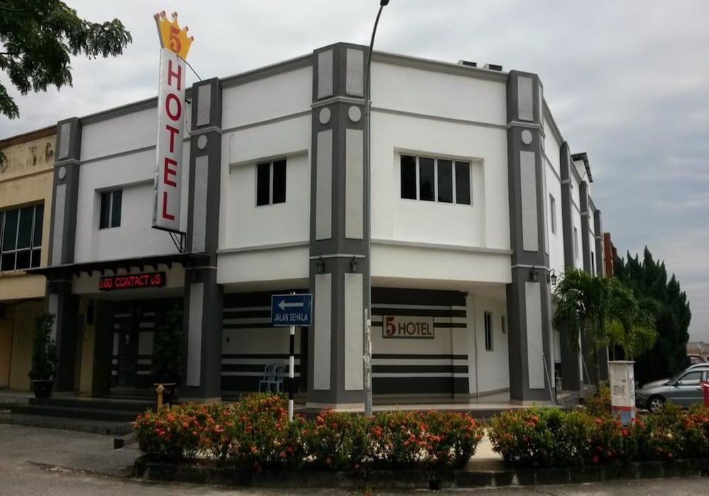 Five Hotel 1