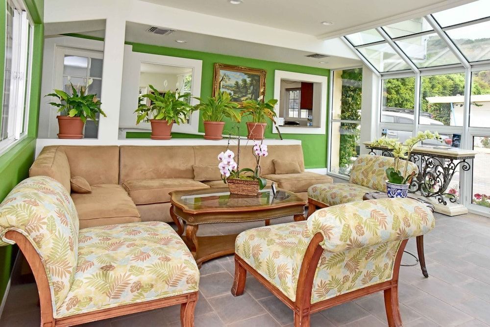 Malibu Country Inn 2