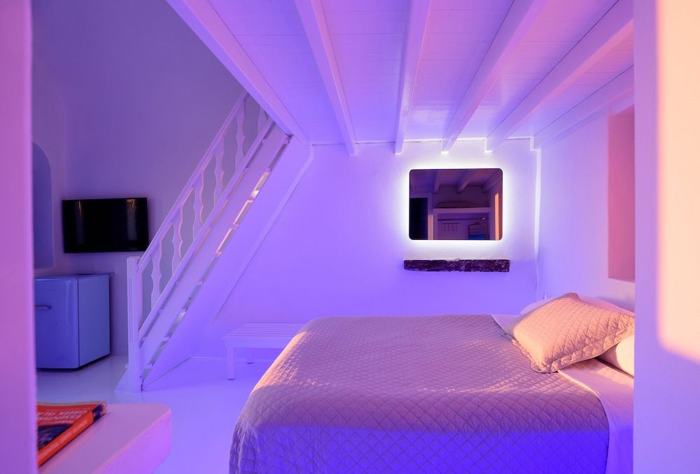 Abyssanto Suites and Spa 2