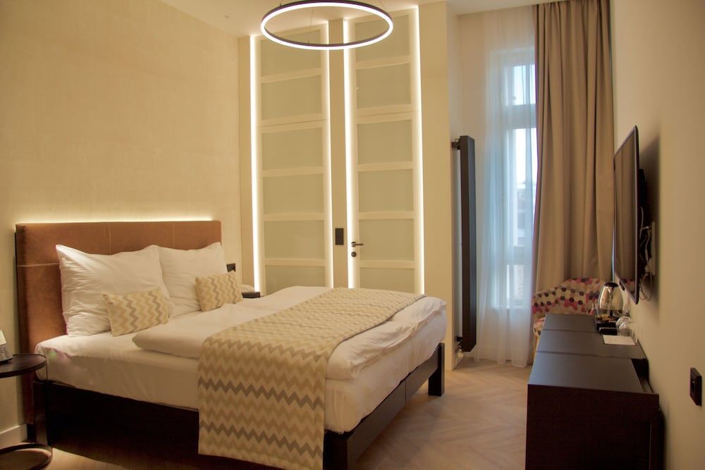 Chevron Hotel 1