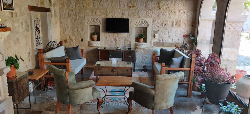 Sarnich Cave Suites 2