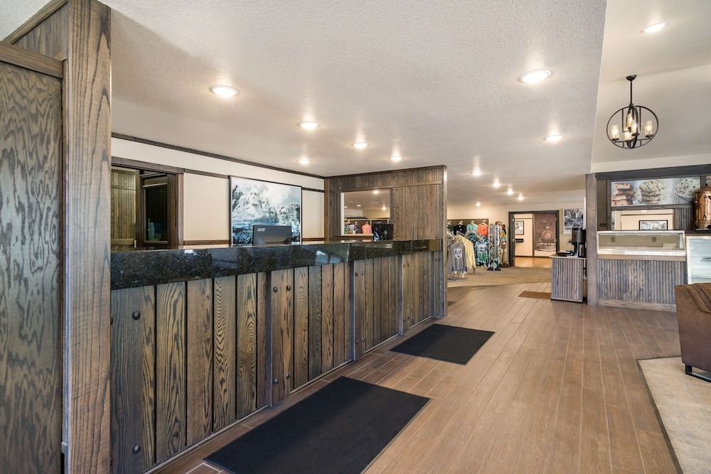 Best Western Golden Spike Inn & Suites 2