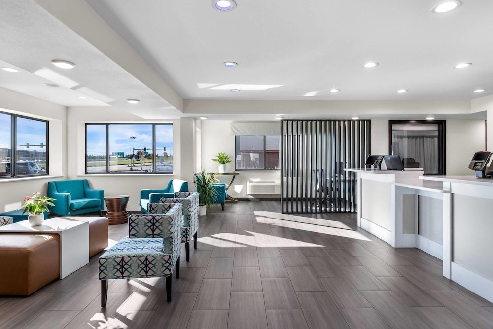 Clarion Pointe Milwaukee Airport 2