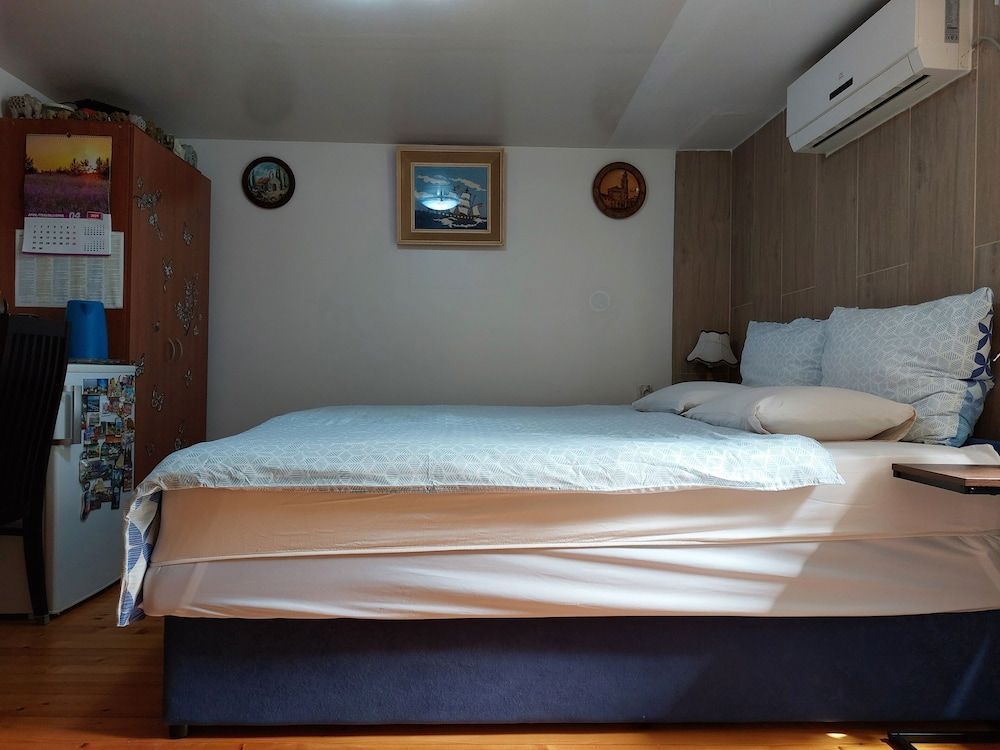 Cozy En-suite Rm on Dumanica 1