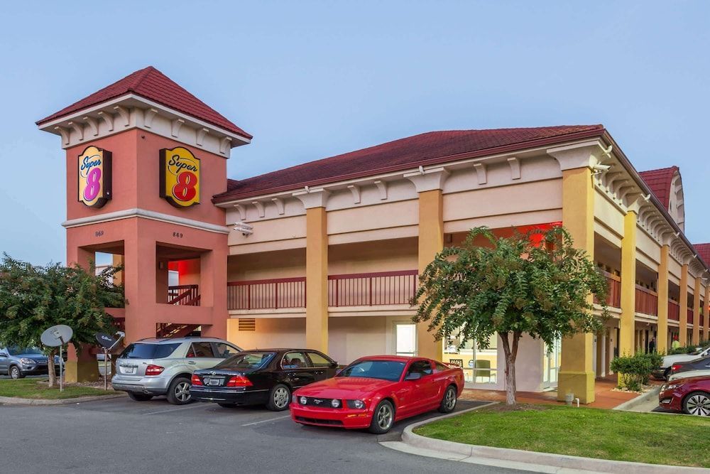 Super 8 by Wyndham Dalton/Convention Center Area 1