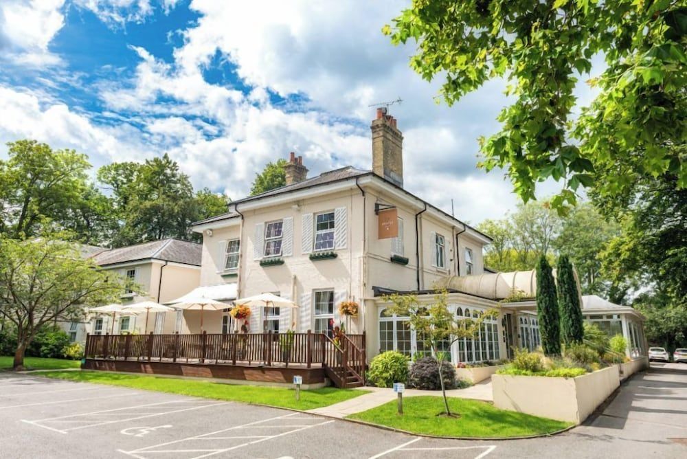 Forest Lodge Hotel 1