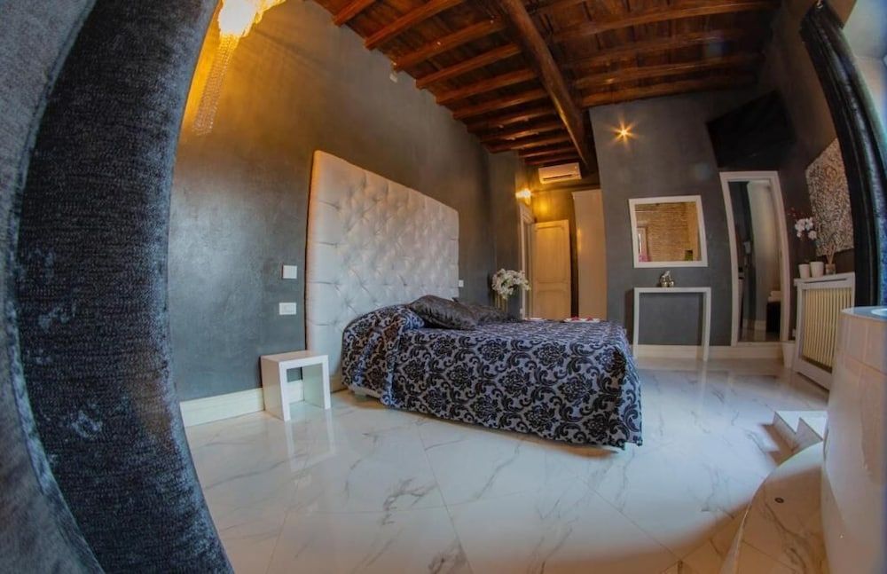 Rhome Luxury suite 2