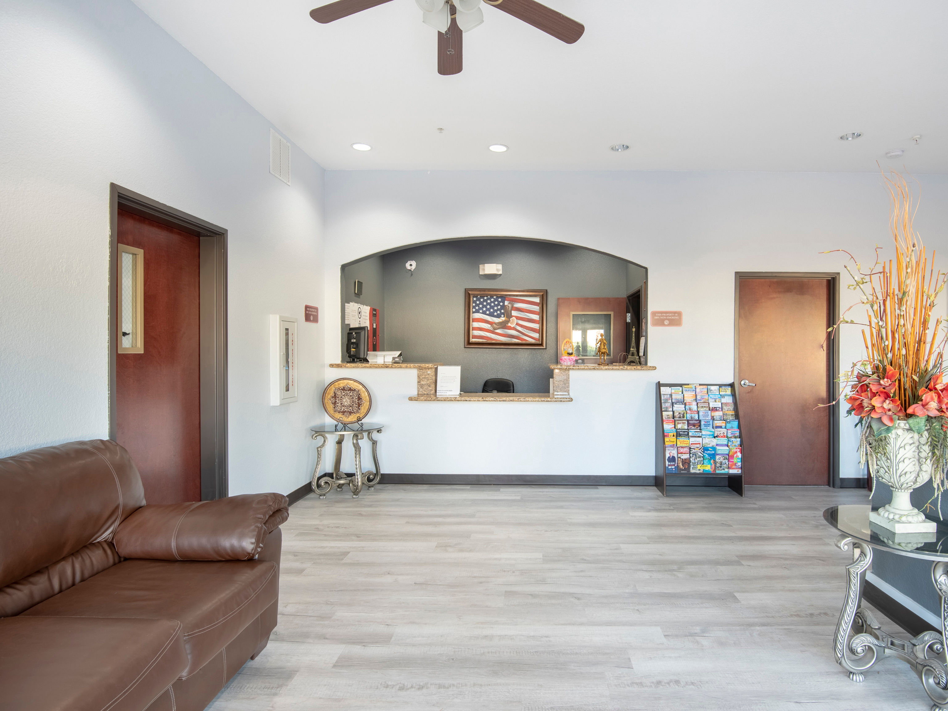 Suburban Studios Clute - Lake Jackson 1
