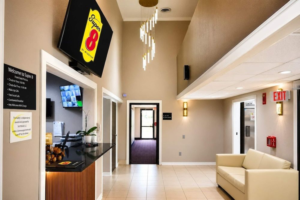 Super 8 by Wyndham Champaign 2