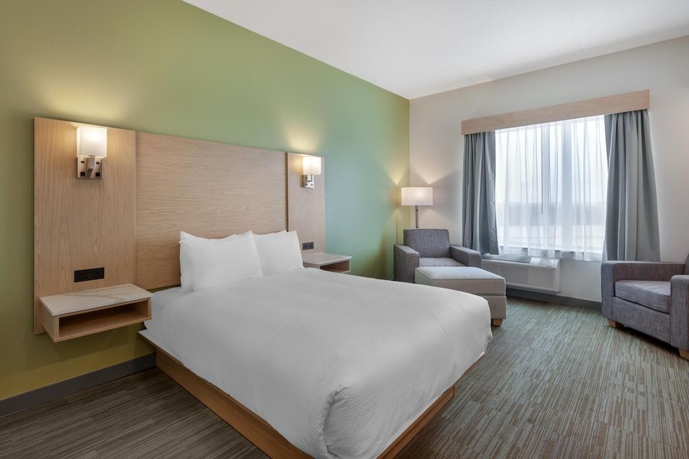 Best Western Plus Kawartha Lakes Hotel & Suites 1