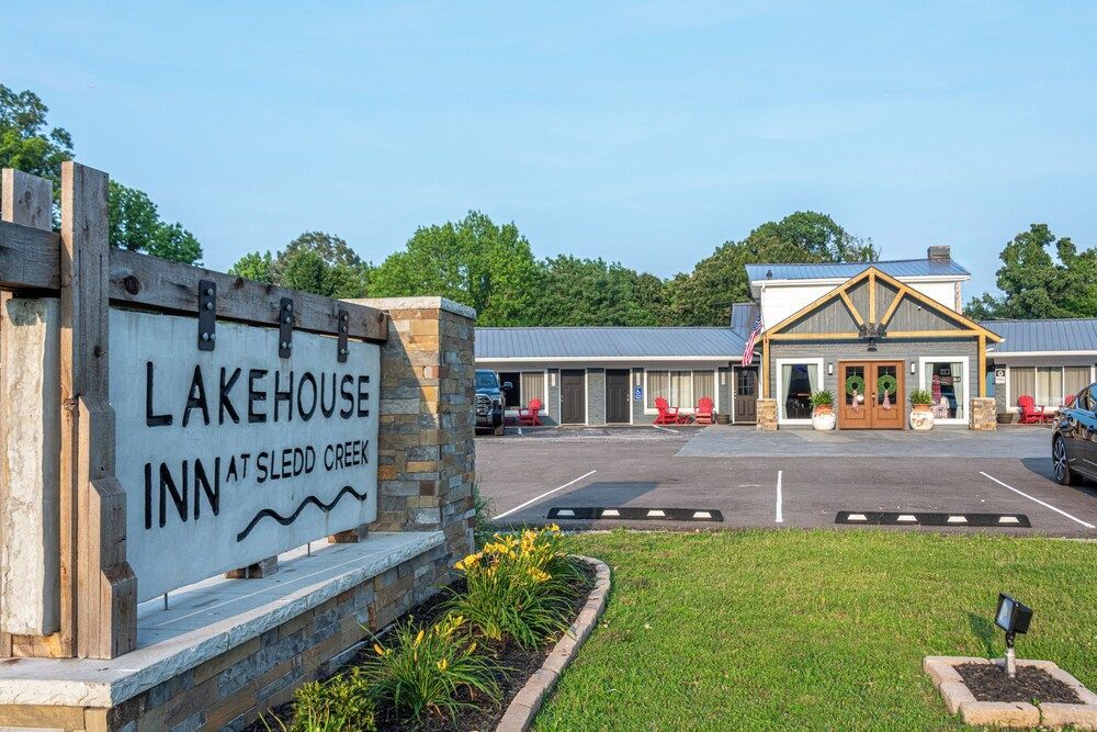 The Lakehouse Inn at Sledd Creek 1