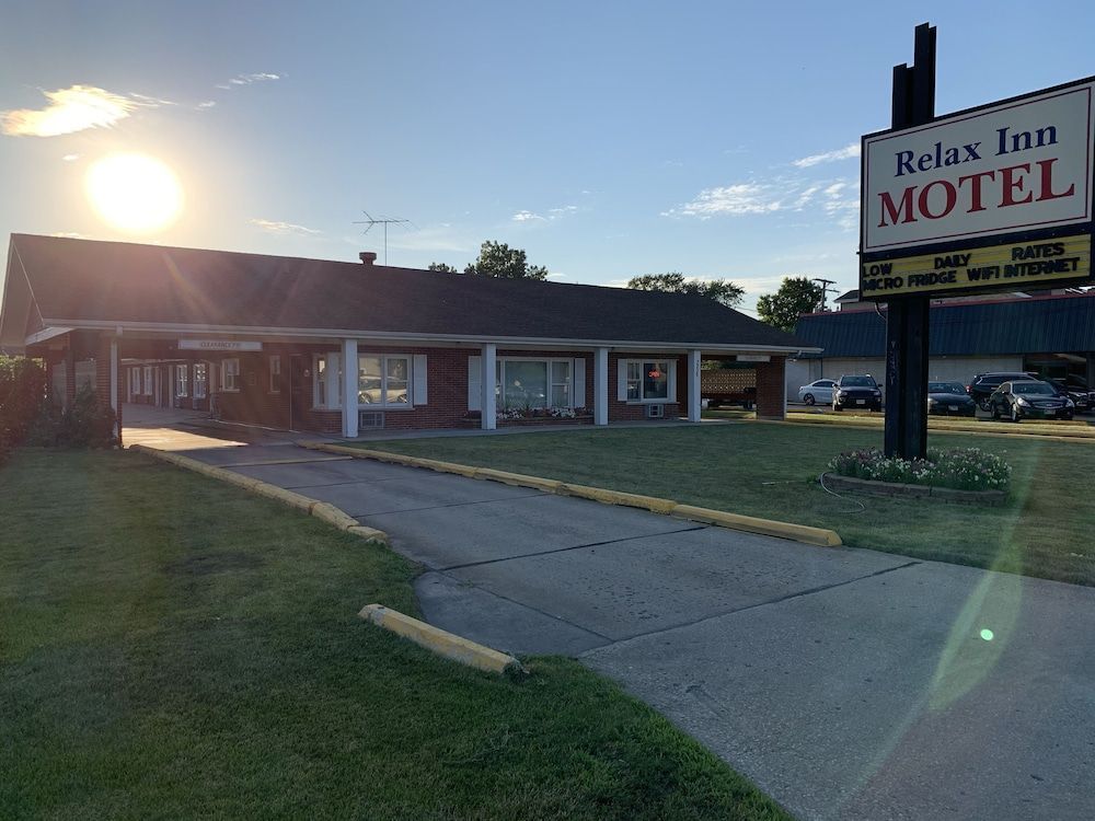 New Relax Inn Bridgeview 1