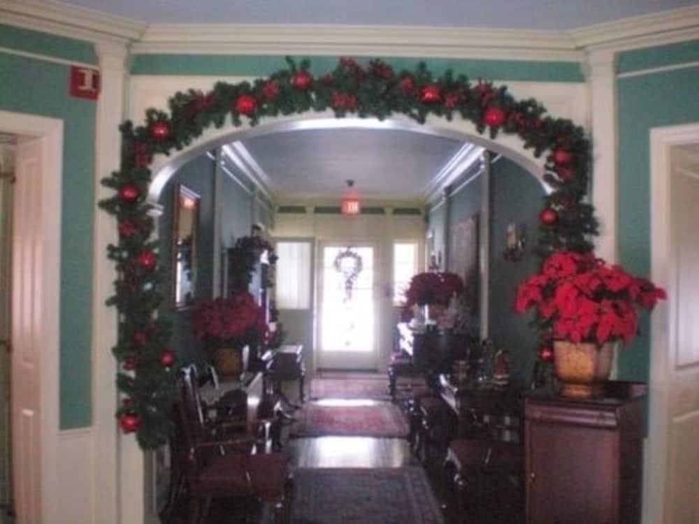 Montague Inn Bed & Breakfast 2