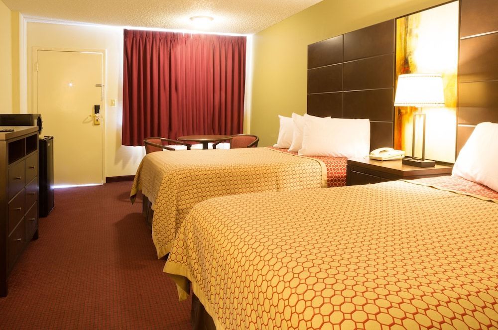 Marina Inn & Suites Chalmette-New Orleans 2