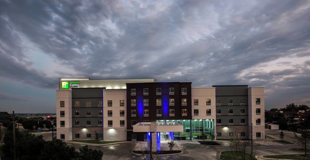 Holiday Inn Express & Suites GARLAND E - LAKE HUBBARD I30 by IHG 1