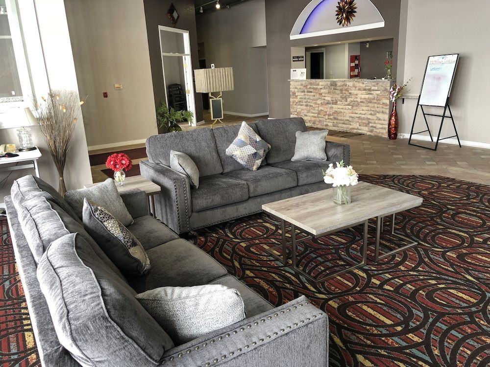 HomeTown Inn and Suites Belle Plaine 2