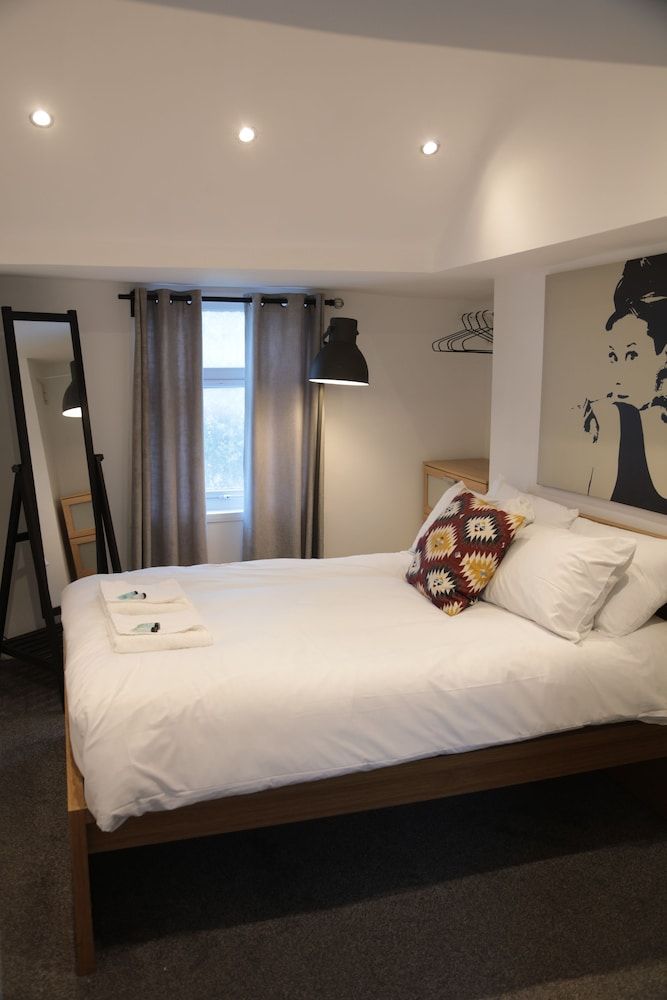 Bright Apartment 2