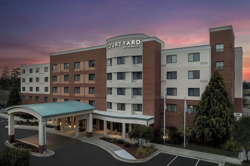 Courtyard Greensboro Airport 1