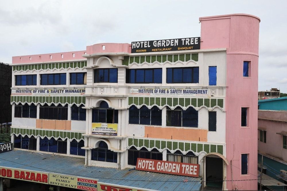 Hotel Garden Tree 1