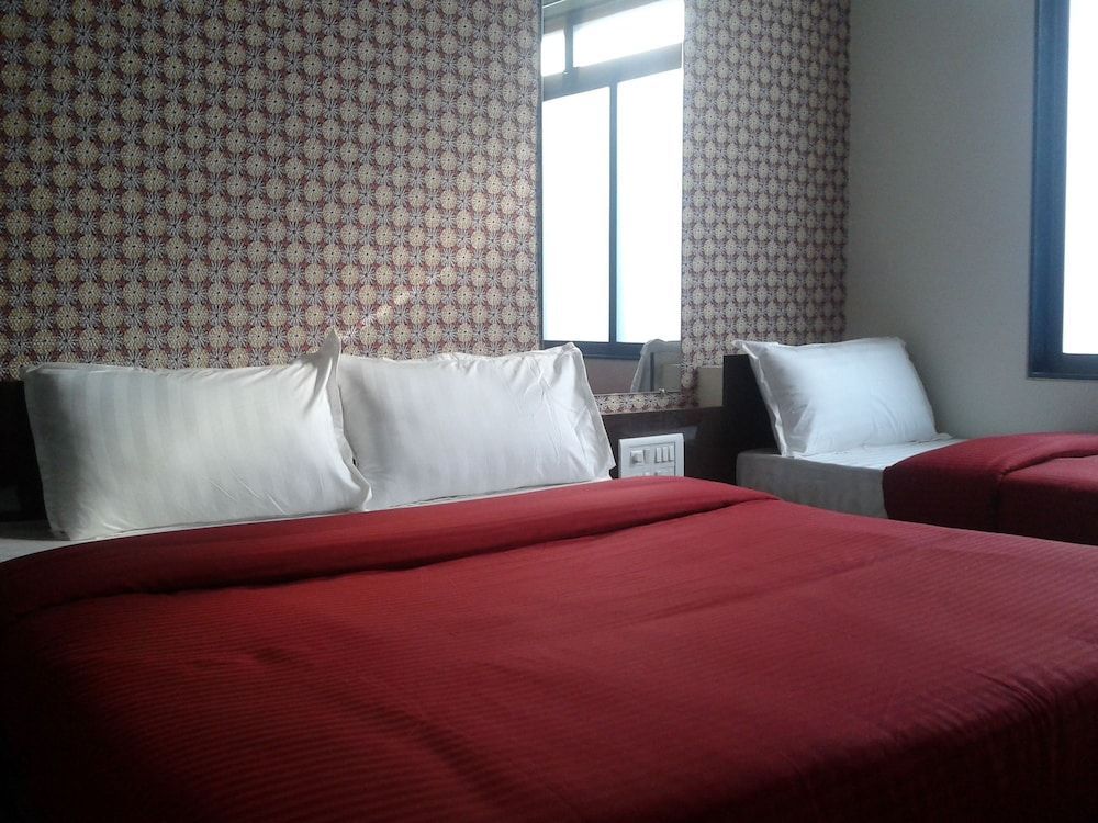 Skyway Inn 1
