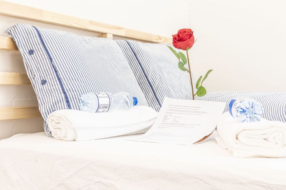 YELLOW INN- Simple Rooms and Easy Parking direkt bei der OLMA nahe HSG und Spital 1