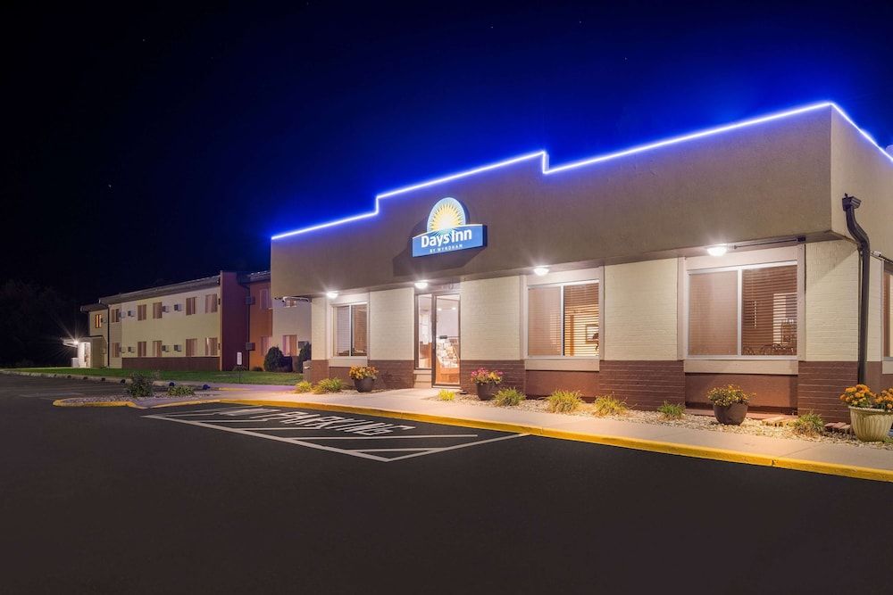 Days Inn by Wyndham Newton 1