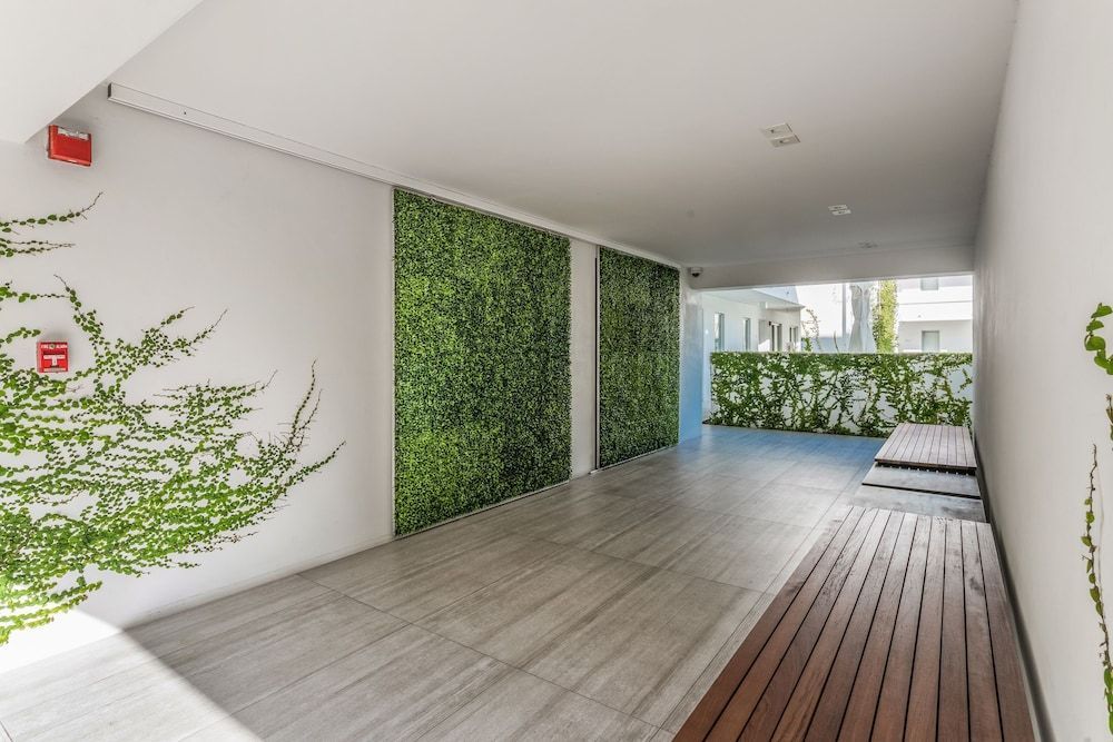 Beach Haus Key Biscayne Contemporary Apartments 2