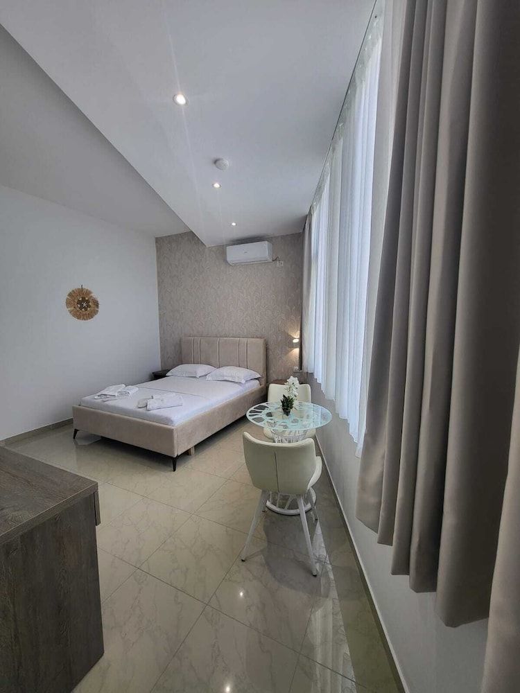 Alv Rent Room 2