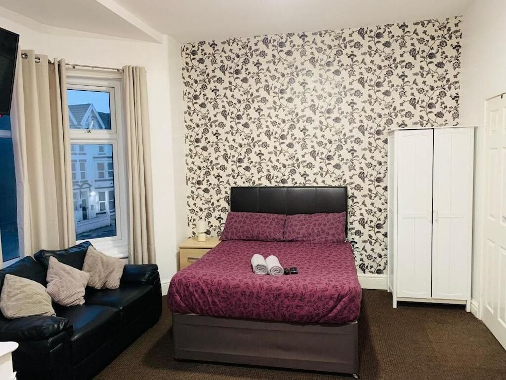 Aindale Hotel Blackpool 1