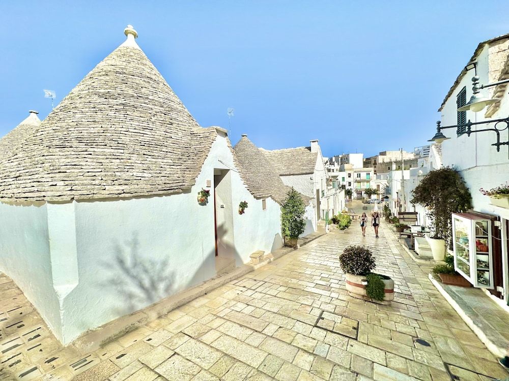 Trulli Moon 1