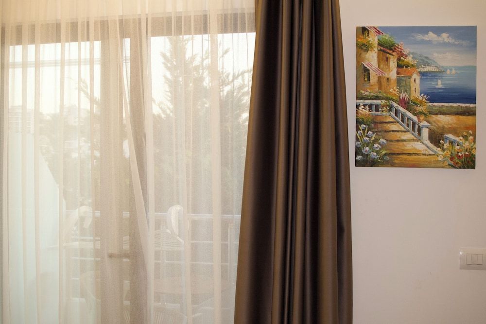 Ilio Boutique Swim Up Rooms 2