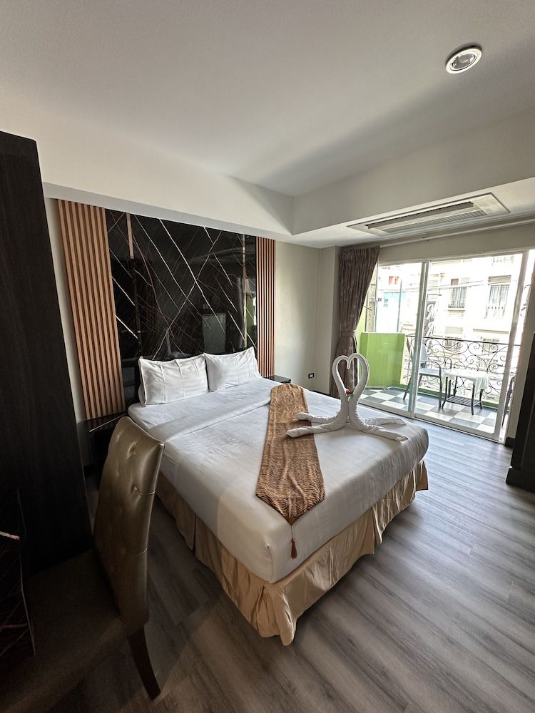 Maleez Lodge 1