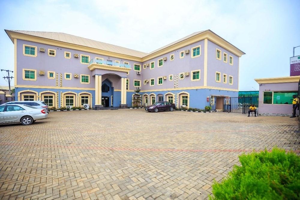 Royal Terrace Hotel & Towers 1