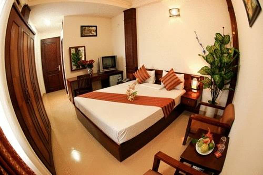 Hanoi Street Hotel 1