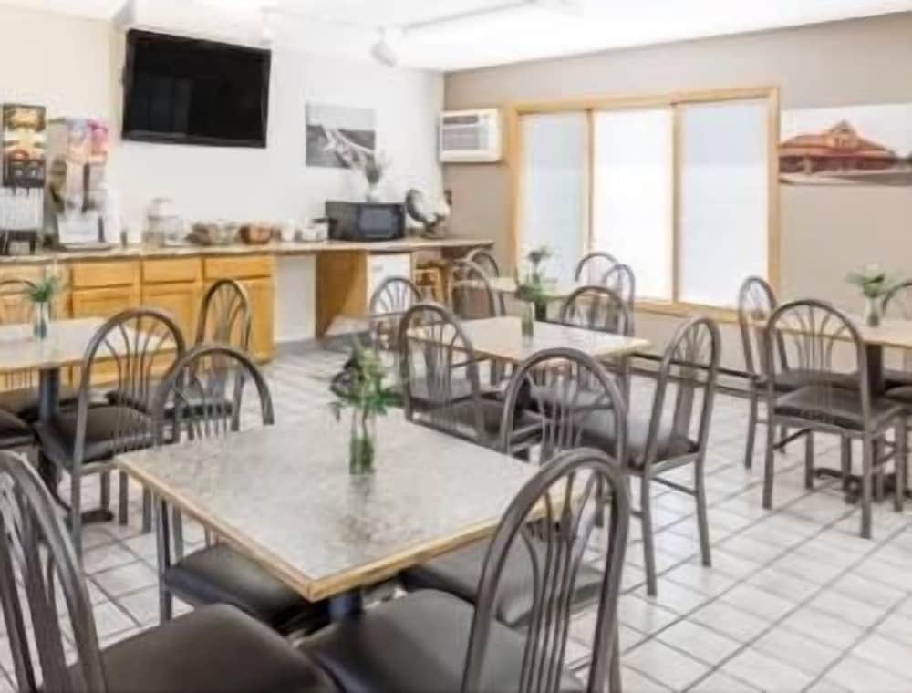 Americas Best Value Inn & Suites Atlantic 1