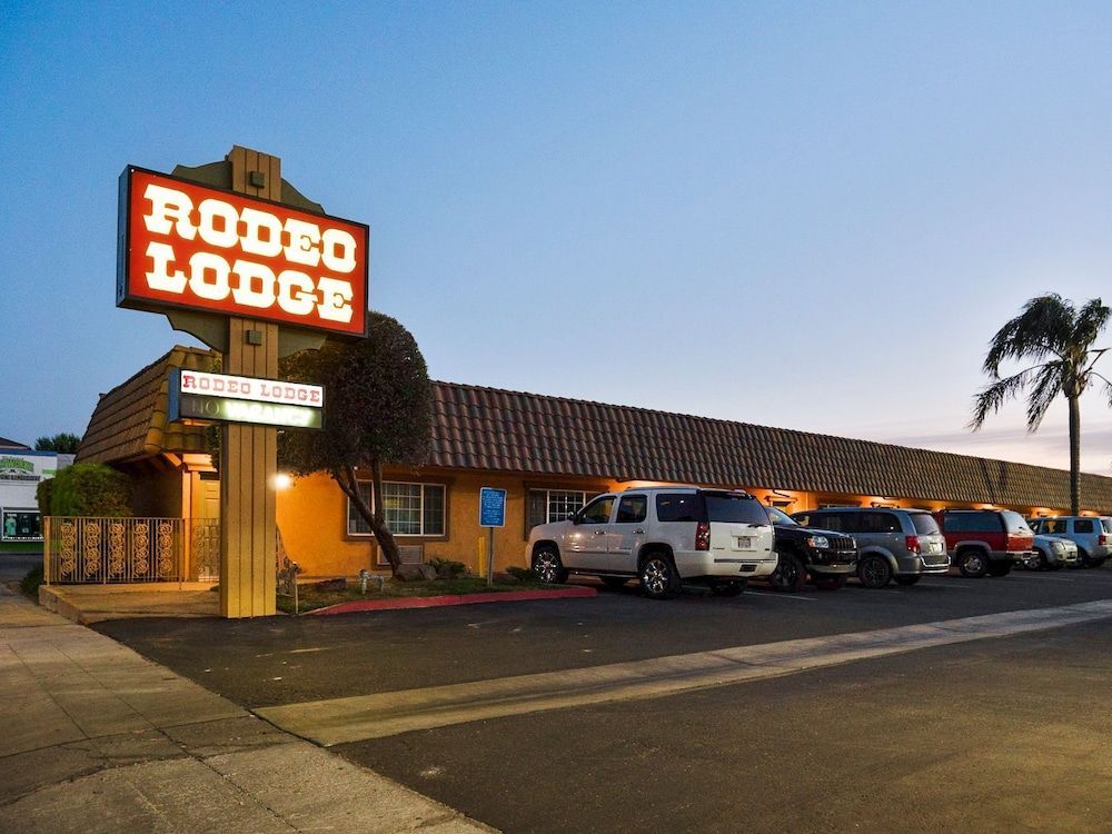 Rodeo Lodge 1