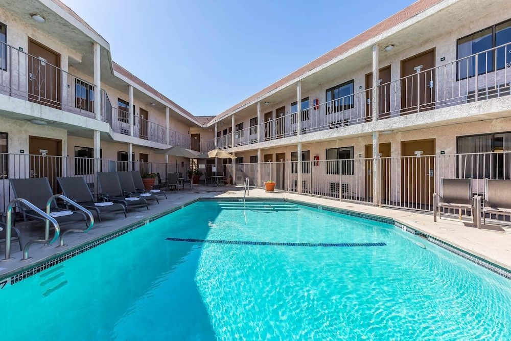 Rodeway Inn Magic Mountain Area 1