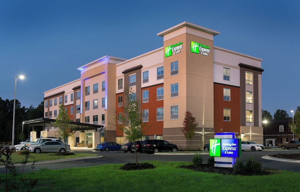 Holiday Inn Express & Suites FAYETTEVILLE SOUTH by IHG 1