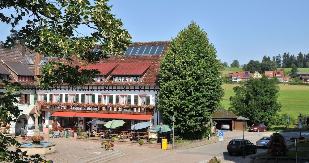 Hotel Hirschen 1