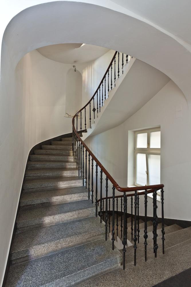 LOVELY PRAGUE APARTMENTS 2