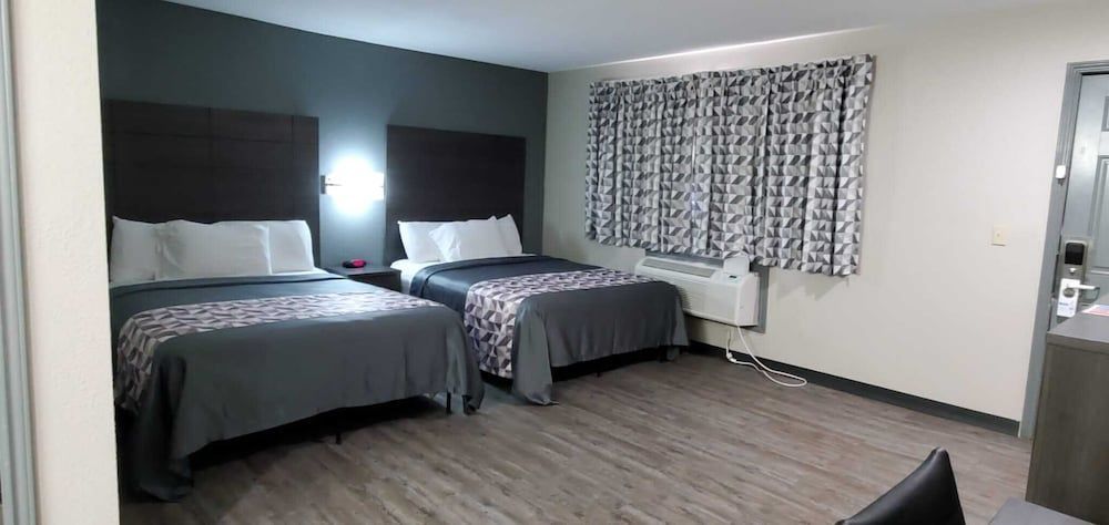 Crescent Park Motel & Suites 1