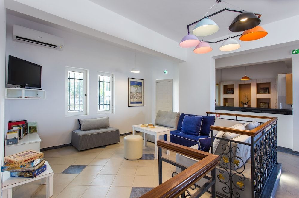 Iris Beach Hotel 2
