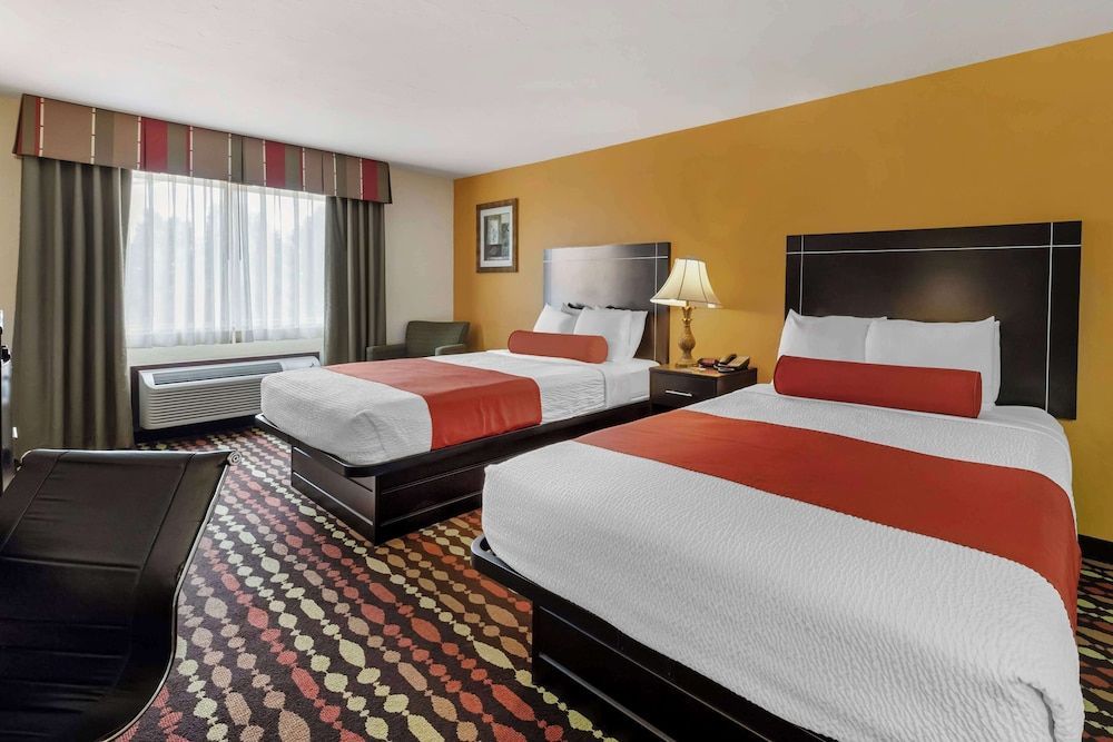 Best Western Greentree Inn & Suites 1