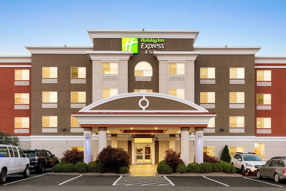 Holiday Inn Express & Suites KLAMATH FALLS CENTRAL by IHG 1