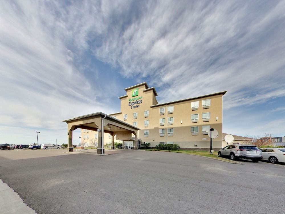 Holiday Inn Express & Suites EDMONTON-INTERNATIONAL AIRPORT by IHG 1