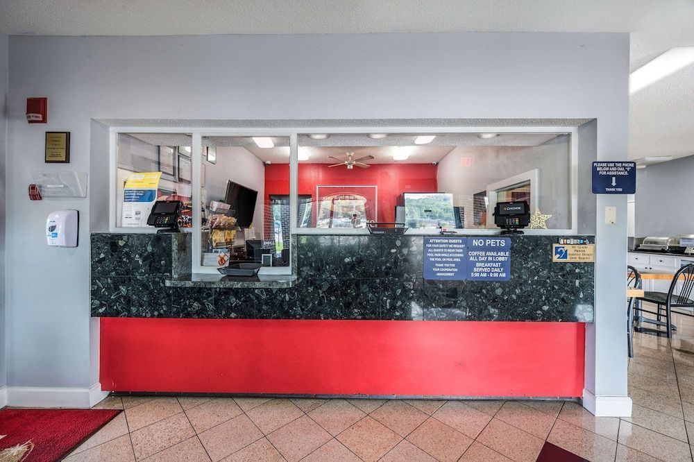 Econo Lodge Inn & Suites Huntsville University Area 2
