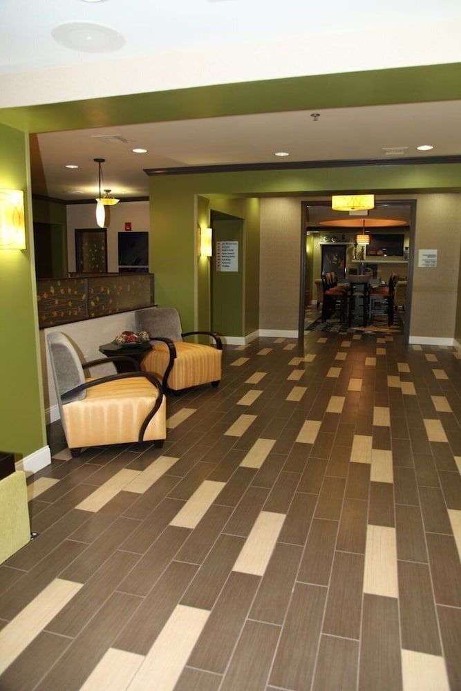 Holiday Inn Express & Suites HUNTSVILLE AIRPORT by IHG 1