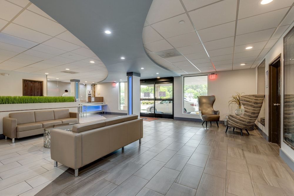 Alexis Inn and Suites Hotel 2