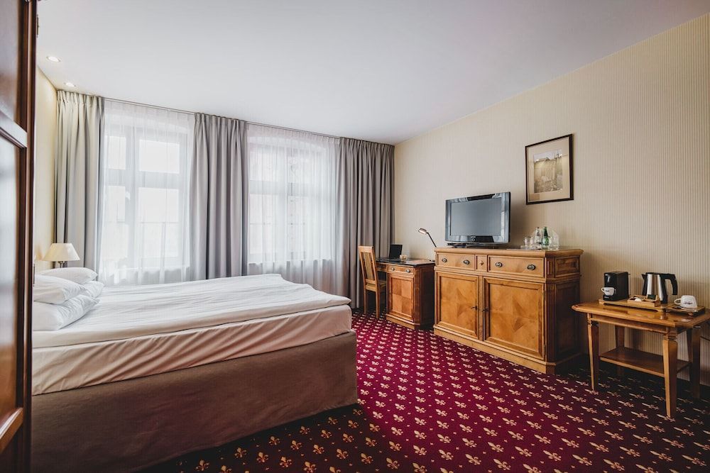 Hotel Solaris 1