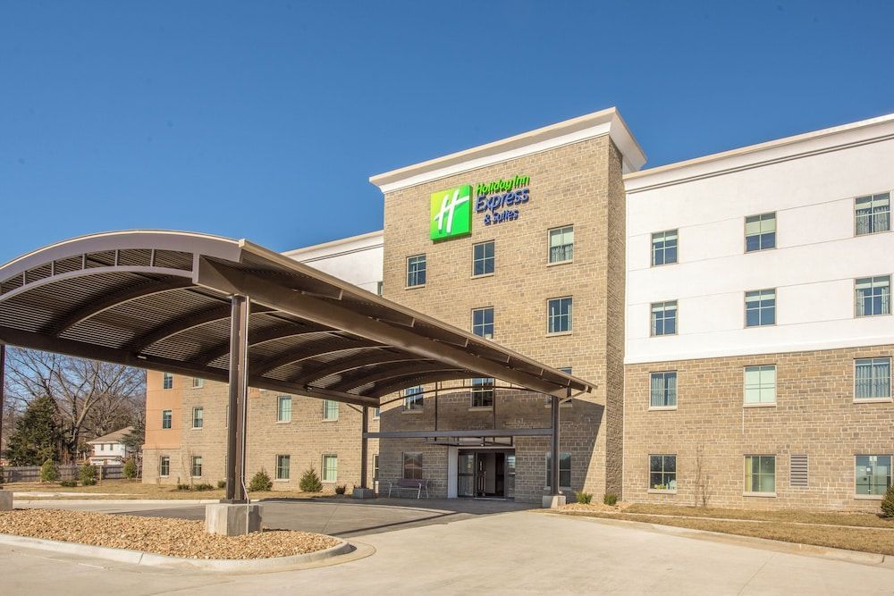 Holiday Inn Express & Suites Shawnee - Kansas City West by IHG 1